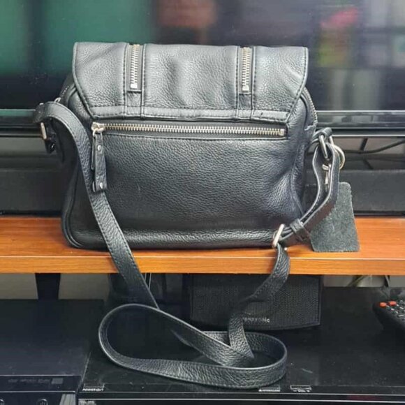 Authentic Danier Genuine Leather Crossbody Bag - Picture 3 of 10